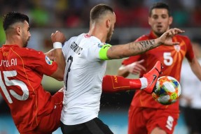 托特纳姆关键时刻防线松动；志在德甲名次提升；气氛紧张；轮换策略成焦点的简单介绍-友博app下载